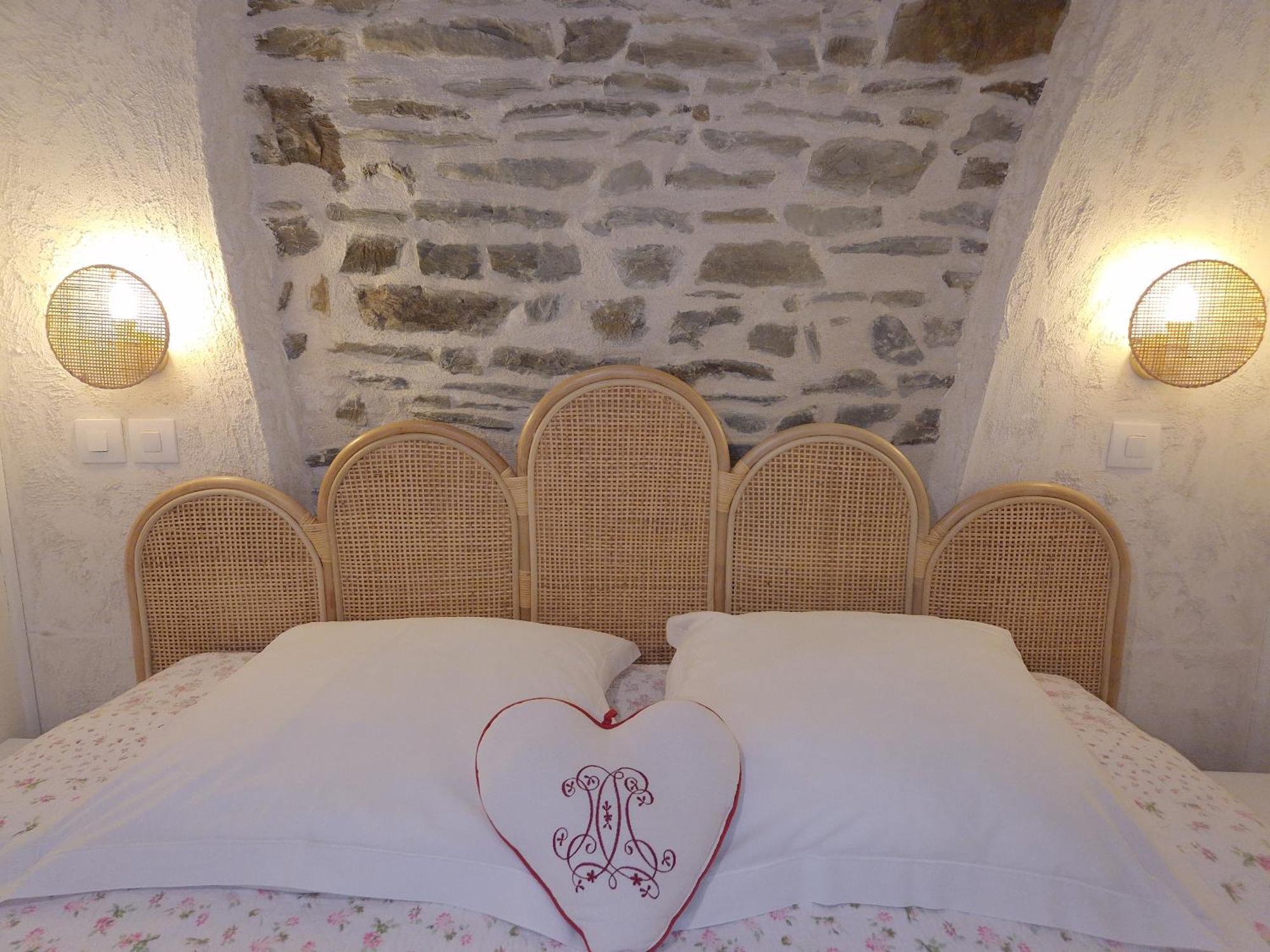 Bed and Breakfast La Bastide Du Moulin - Mont St Michel Moidrey Экстерьер фото
