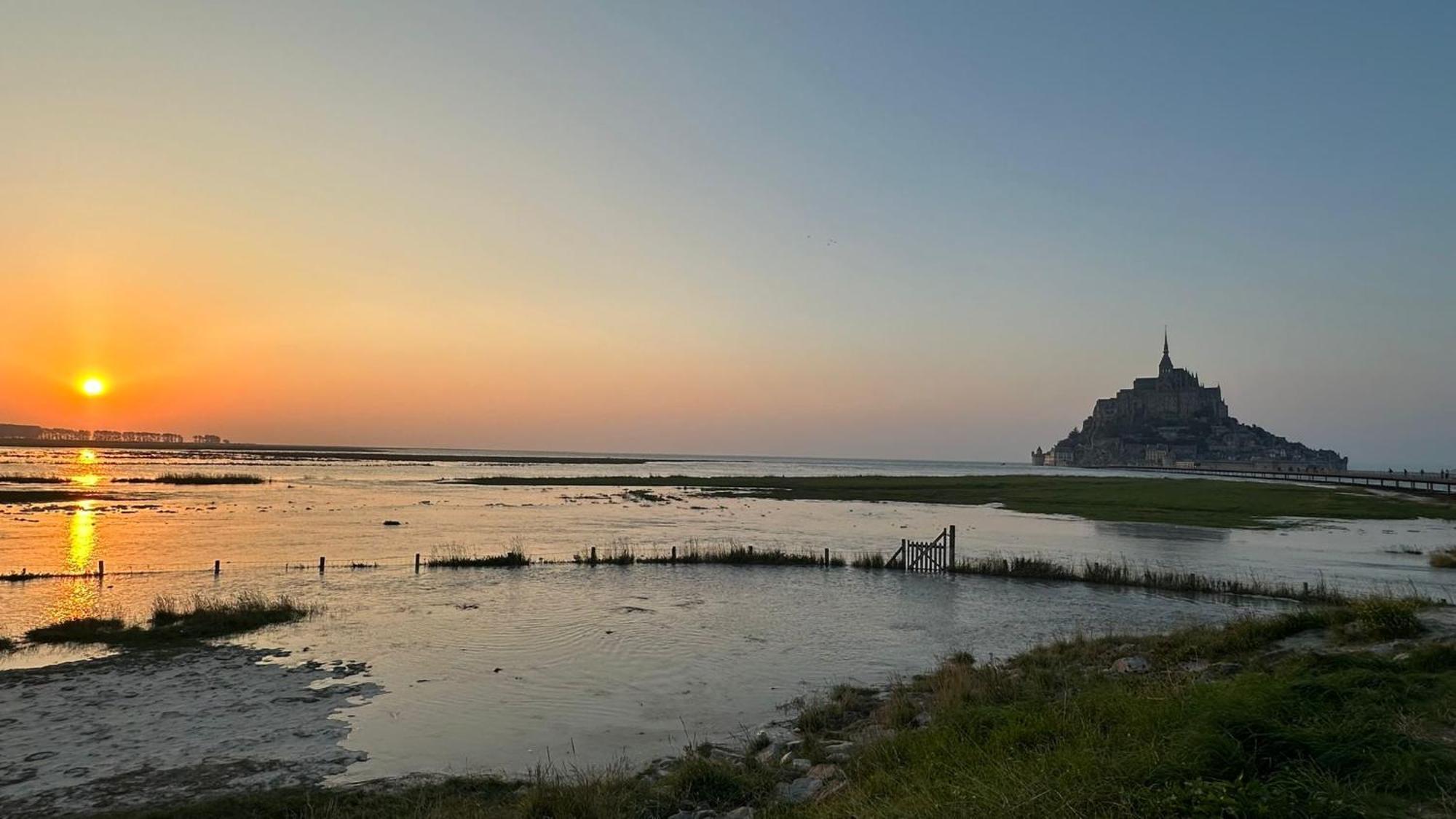 Bed and Breakfast La Bastide Du Moulin - Mont St Michel Moidrey Экстерьер фото