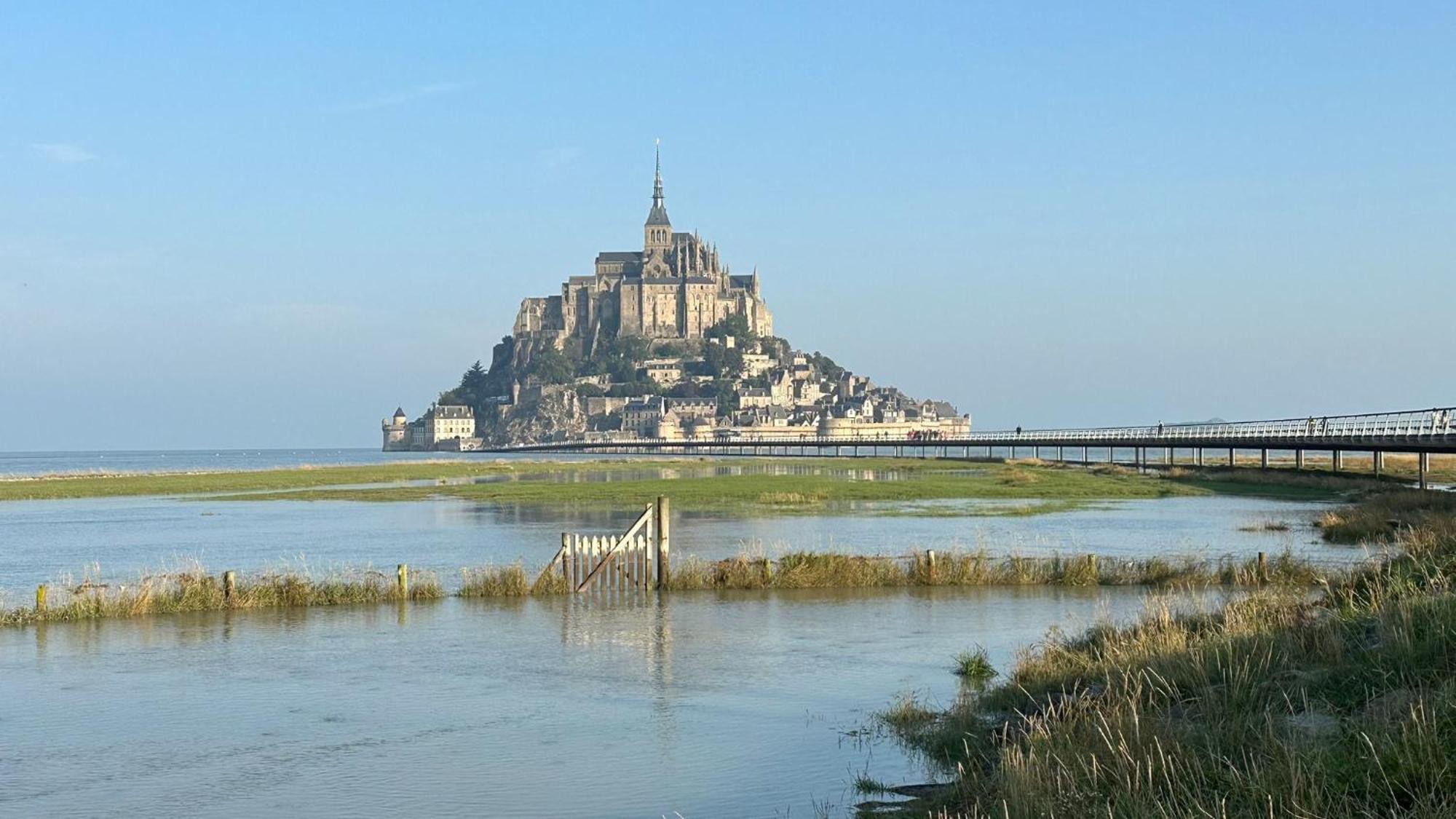 Bed and Breakfast La Bastide Du Moulin - Mont St Michel Moidrey Экстерьер фото